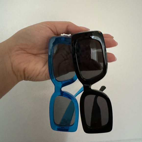 2 Sunglasses (blue and black) - Picture 2 of 5